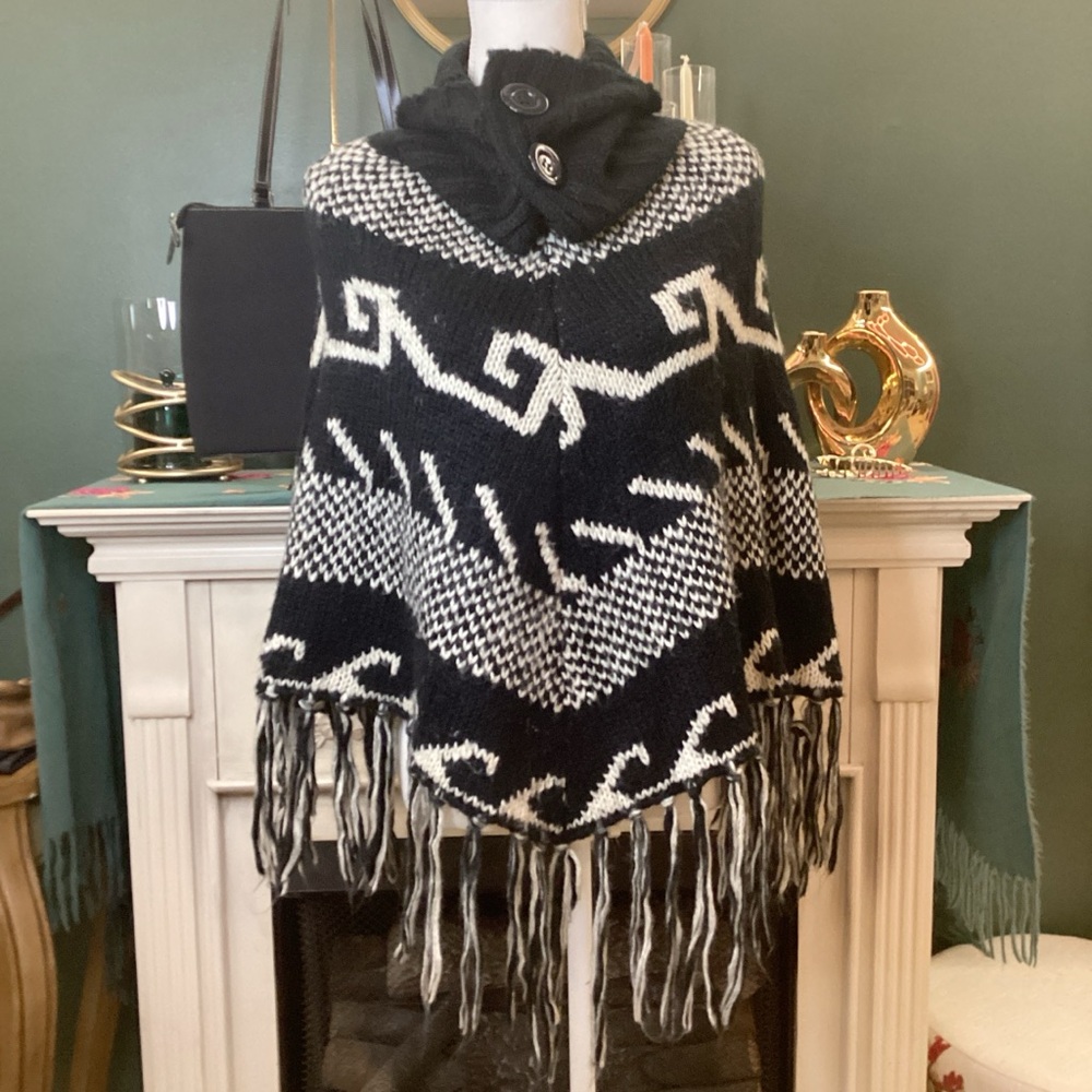 Steve Madden Black and White Knit Poncho